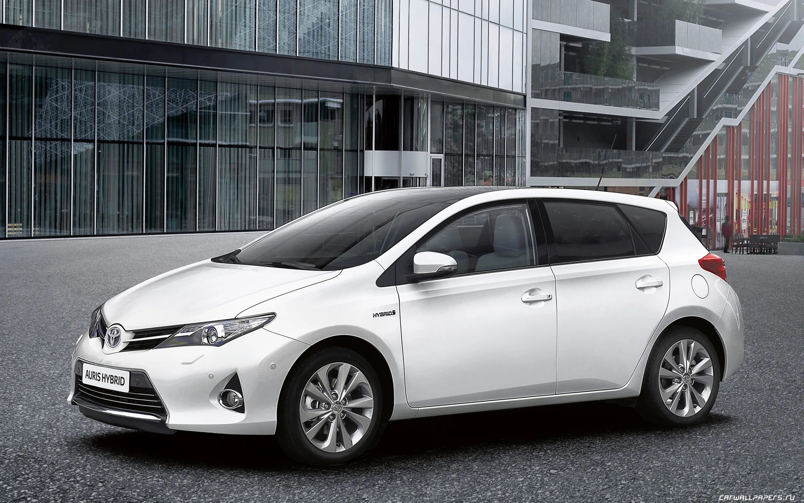 Тойота аурис гибрид. Toyota Auris Hybrid 2012. Тойота аурис 2013 хэтчбек. Тойота аурис хэтчбек 2012. Тойота аурис гибрид 2013.