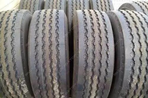 Кама 385 60 r22. Батоны на камаз 65115. Размер батона на полуприцеп. Маз 5440 передние колеса батоны. Шины на полуприцеп шмитц.