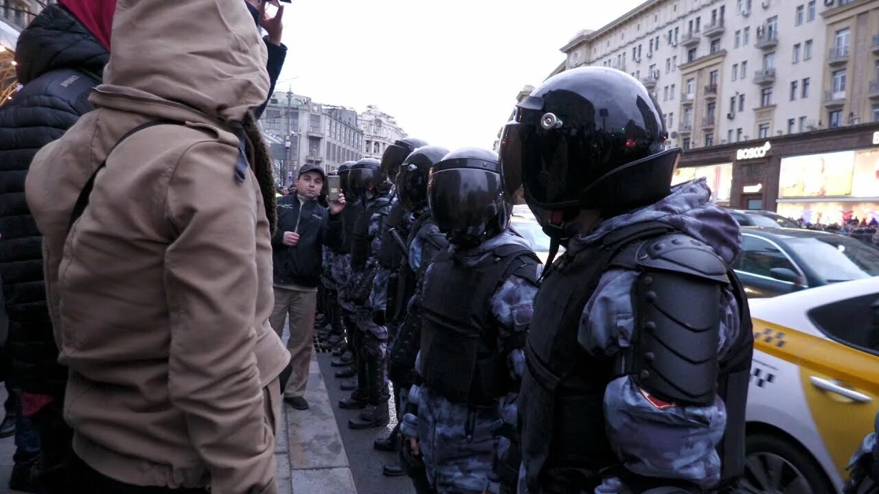 Митинг в апреле 2021 в Москве. Митинги в Москве апрель 2019. Митинг в Москве 21.03.2022.670/38.c498. Митинги на Манежной площади 2017. 20 21 апреля москва