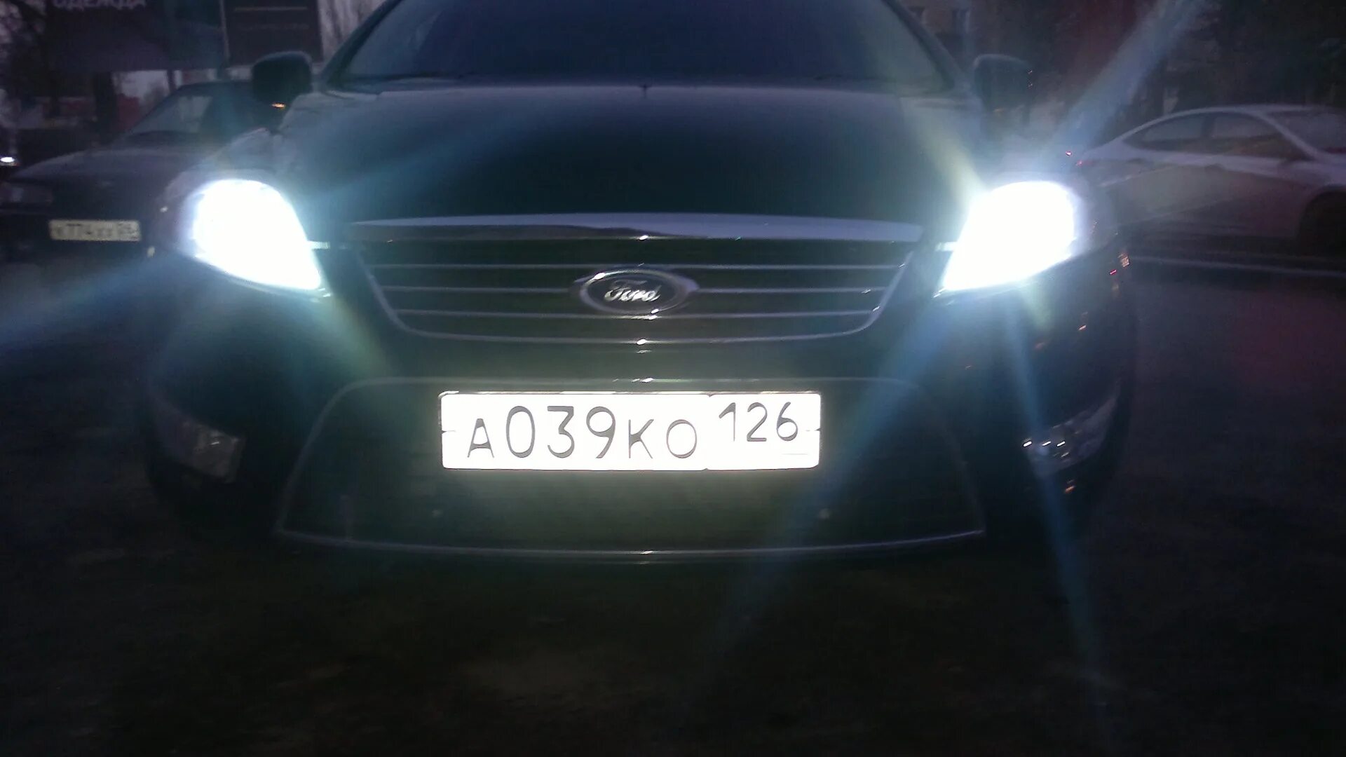 Мондео 4 ксенон. Мондео 4 ксенон 6000k. Белый свет Мондео 3. Ford Focus 2 Рестайлинг led лампы вместо заводского ксенона.