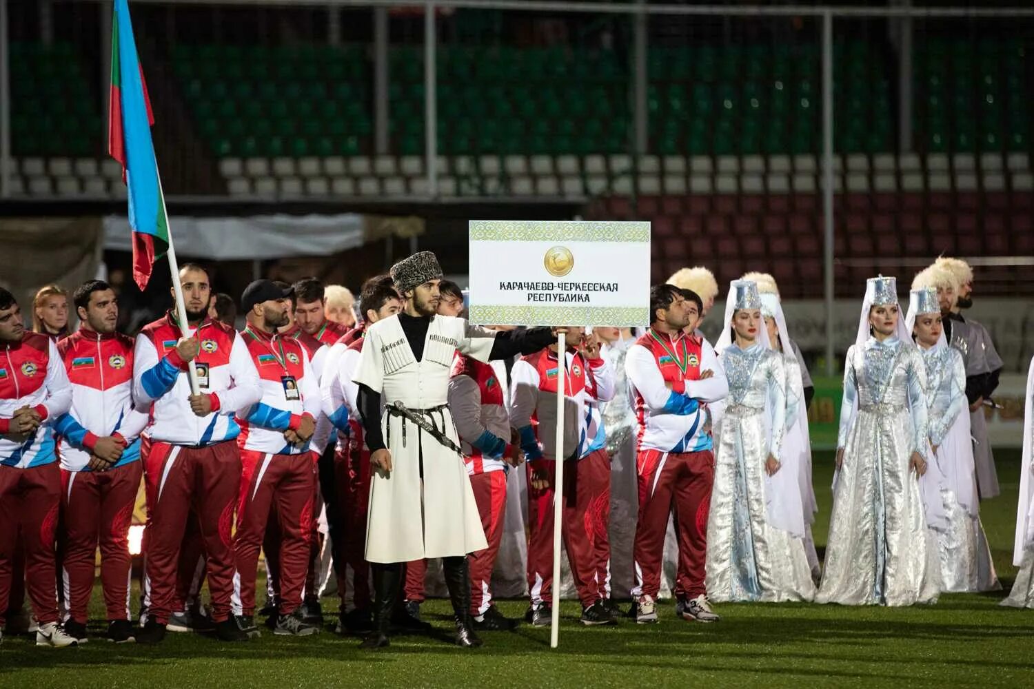Сотрудники администрации села койдан джегутинского района кчр. Мероприятия кчр. Ярмарка на тему черкесы. Дружба народов карачаево-черкесии. День карачаево-черкесской республики.