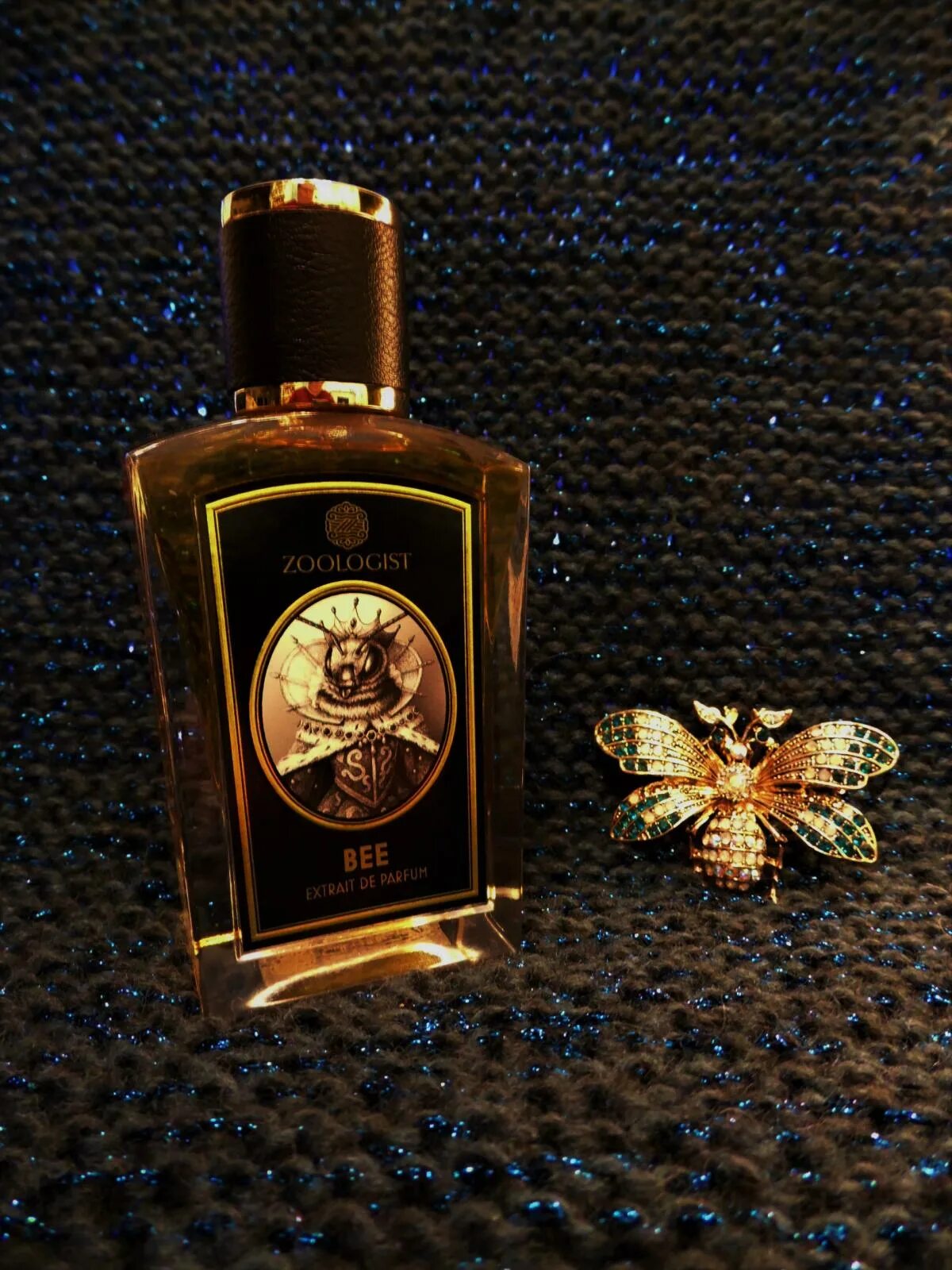 Zoologist perfumes. Zoologist Perfumes Bee. Духи zoologist Bee. Пчела зоологист Парфюм. Духи Bee женщин.