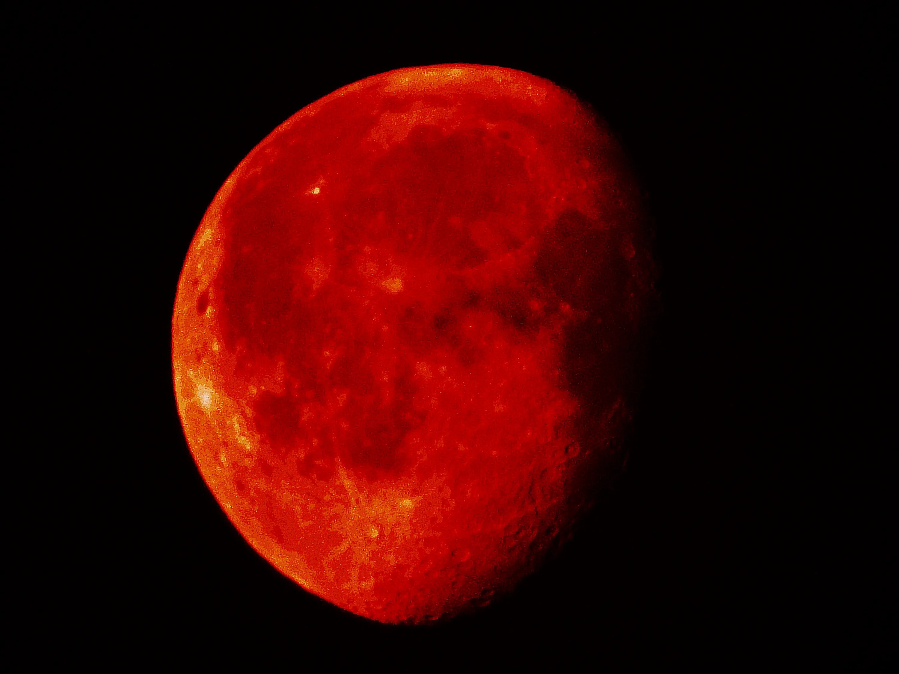 4 красные луны. Красная Луна. Красная Луна фон. Красная Луна фото. Испания Луна.