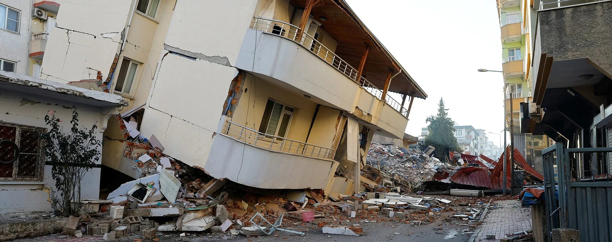 Фукусима землетрясение и цунами. Землетрясение в турции 6 февраля 2023. Землетрясение в турции вчера. Землетрясение магнитудой 5,1. Зафиксированные землетрясения.