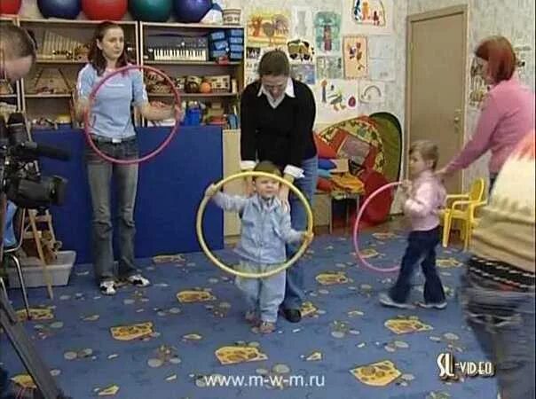 родители и дети. дети поют. музыка с мамой. музыкальные инструменты для детей. песни про маму.