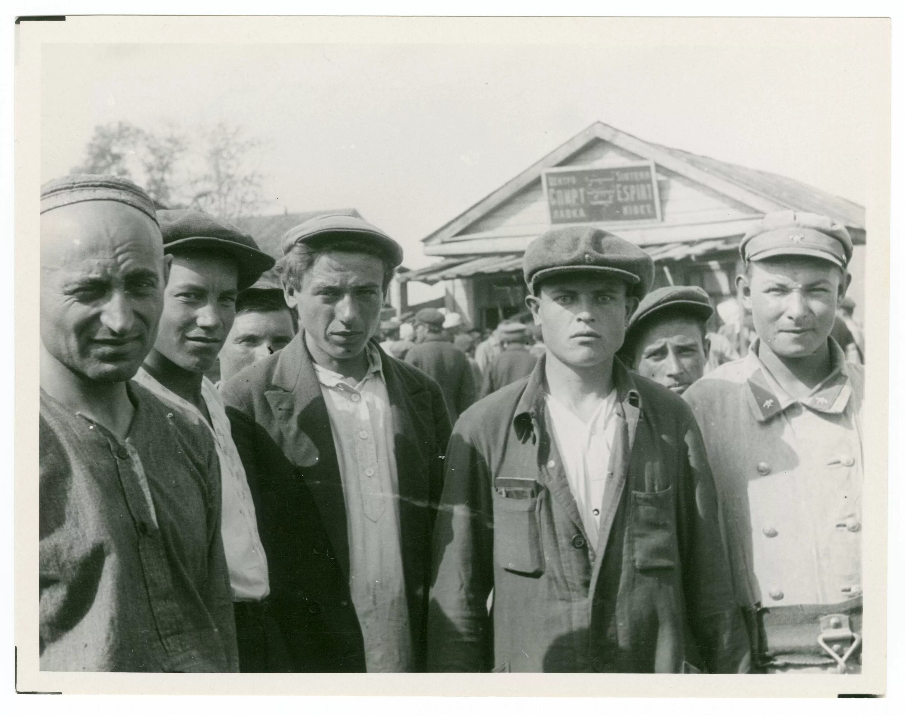 люди 30х годов ссср. советский человек 1930. довоенные годы. париж 1940х. ссср 30-е годы.