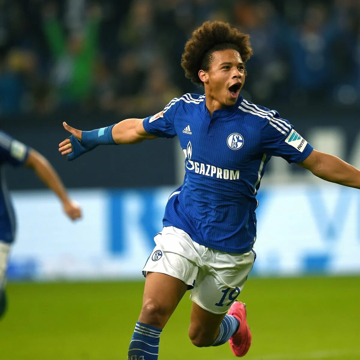 Лерой Сане Шальке. Leroy Sane футболист. Лерой Сане 2016 Shalke 04. Лерой Сане 2024.