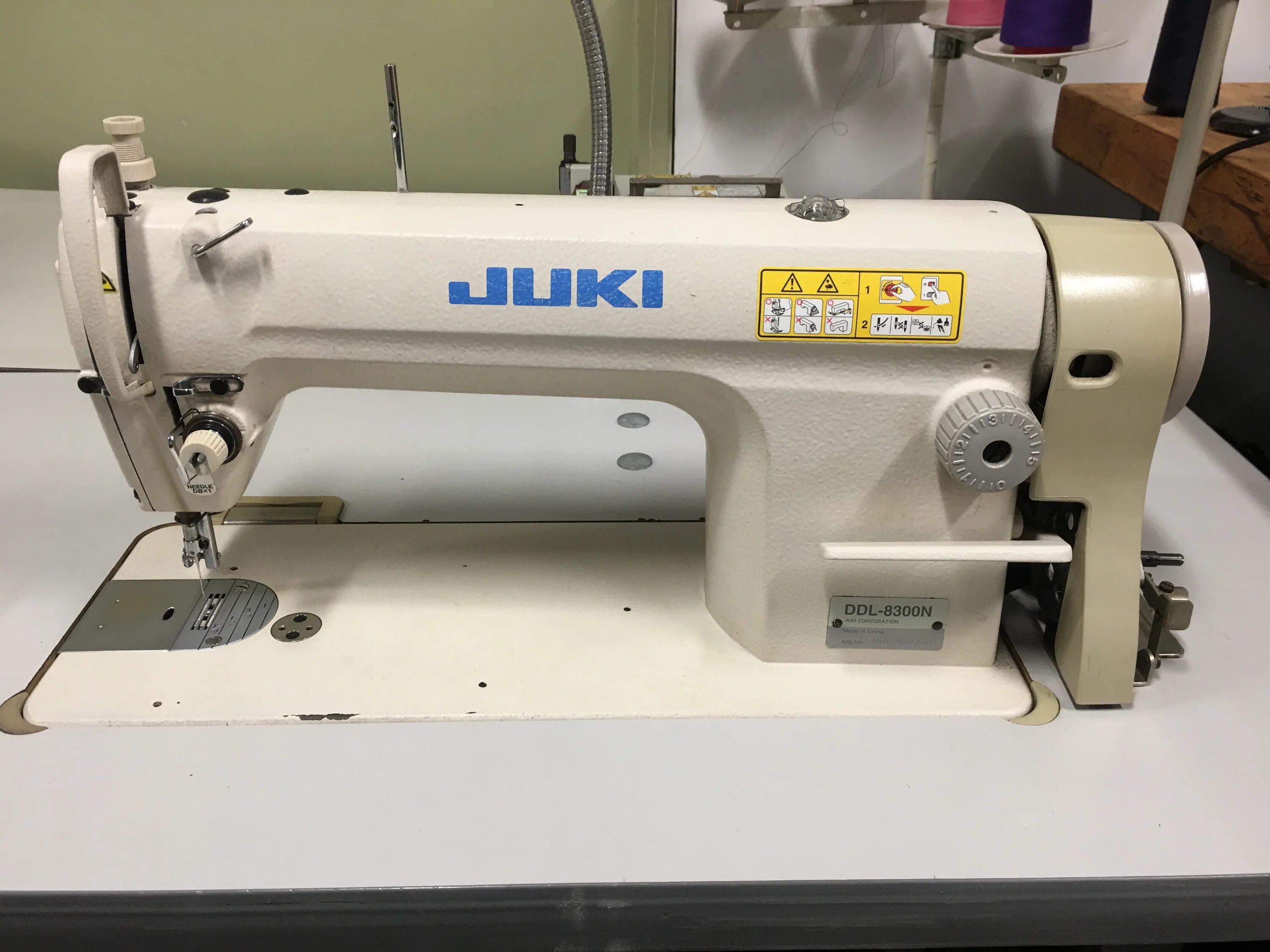 Машинка Juki DDL-8300n. Швейная машина Juki 8300. DDL-8300n. Juki MS-810 швейная машина. Промышленная швейная машинка juki