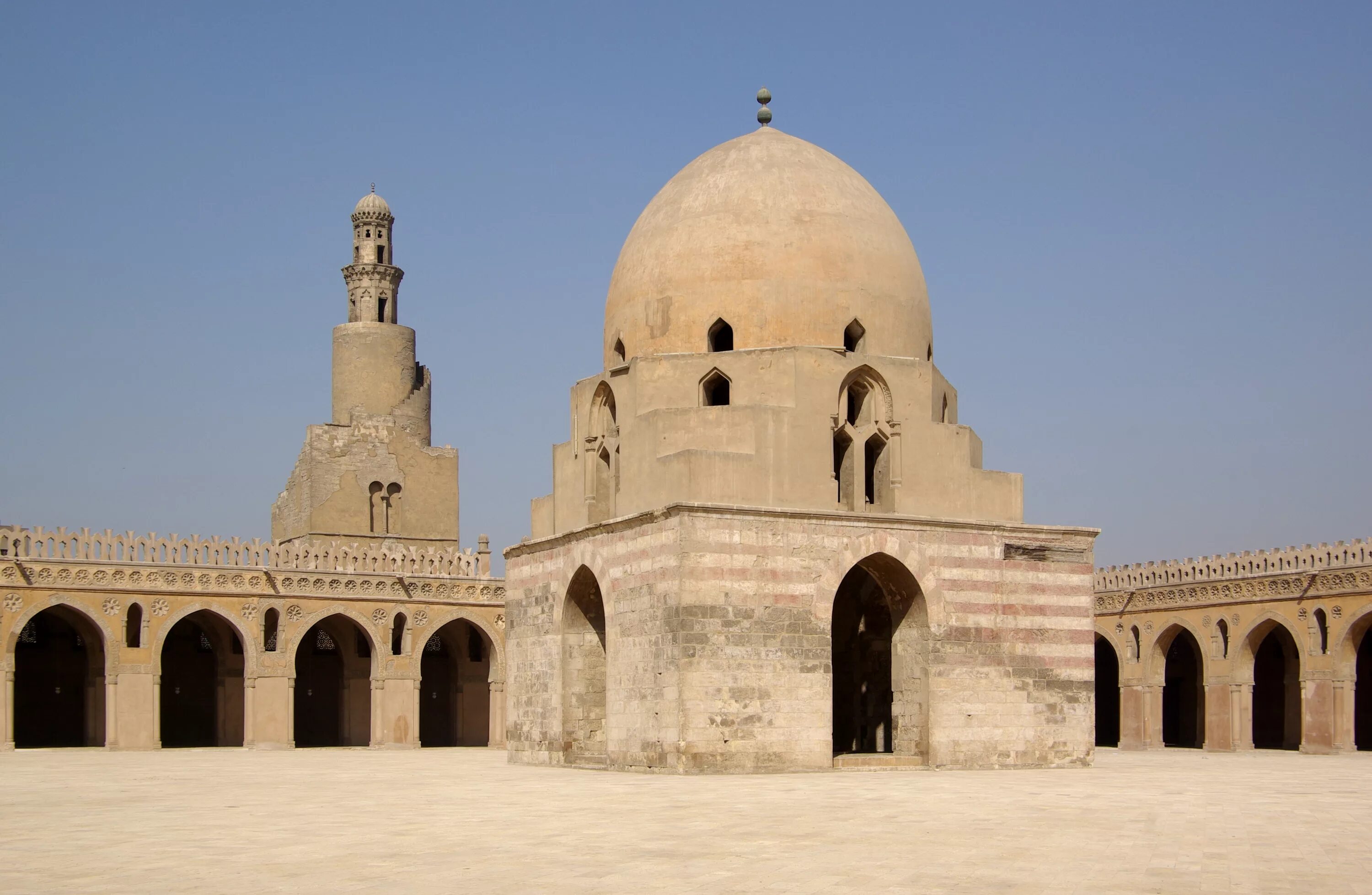 Арабские памятники. Фустат Каир. Мечети ибн Тулуна в Каире (876—879).. Город Египта Фустат. Мечеть ибн Тулуна в Каире план.