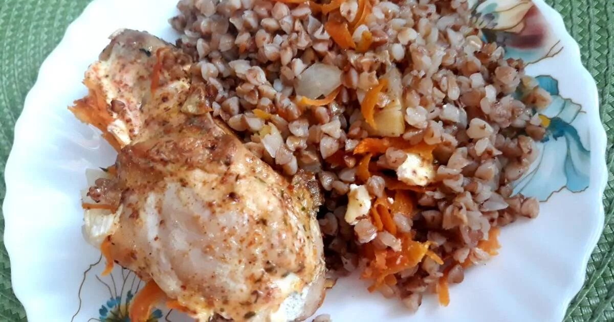 гречка по-купечески со свининой в духовке. как приготовить курам гречку. куриное филе с гречкой. гречка по купечески с грибами. отварная курица с гречкой.