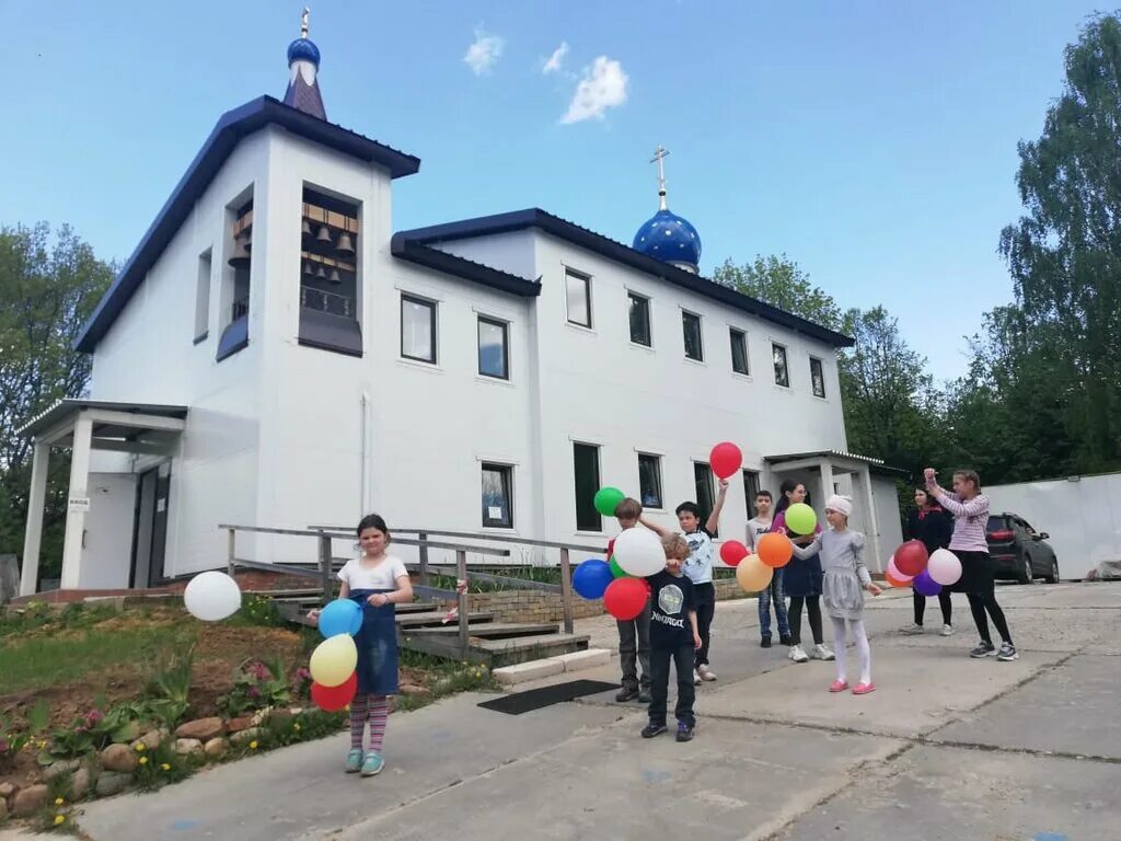 церковь на днепропетровской улице москва. храм святого равноапостольного князя владимира (днепр). храм троицы чертаново троица чертаново. церковь днепропетровская улица. троицкая церковь чертаново.