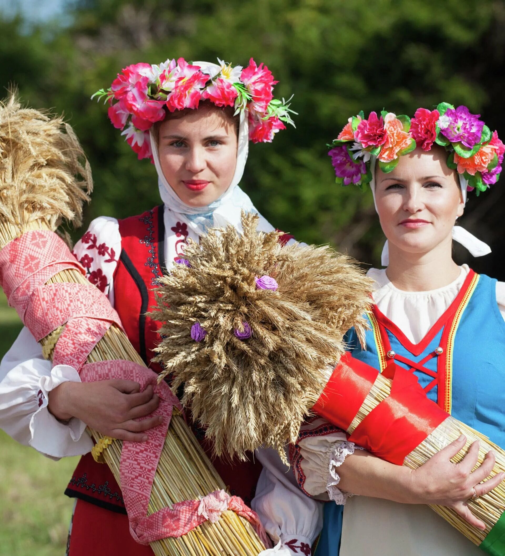 Формирование русской украинской и белорусской народностей. Дожинки в Белоруссии. Праздник Дожинки в Белоруссии. Фестиваль Дожинки Беларусь. Национальные праздники Белоруссии Дожинки.