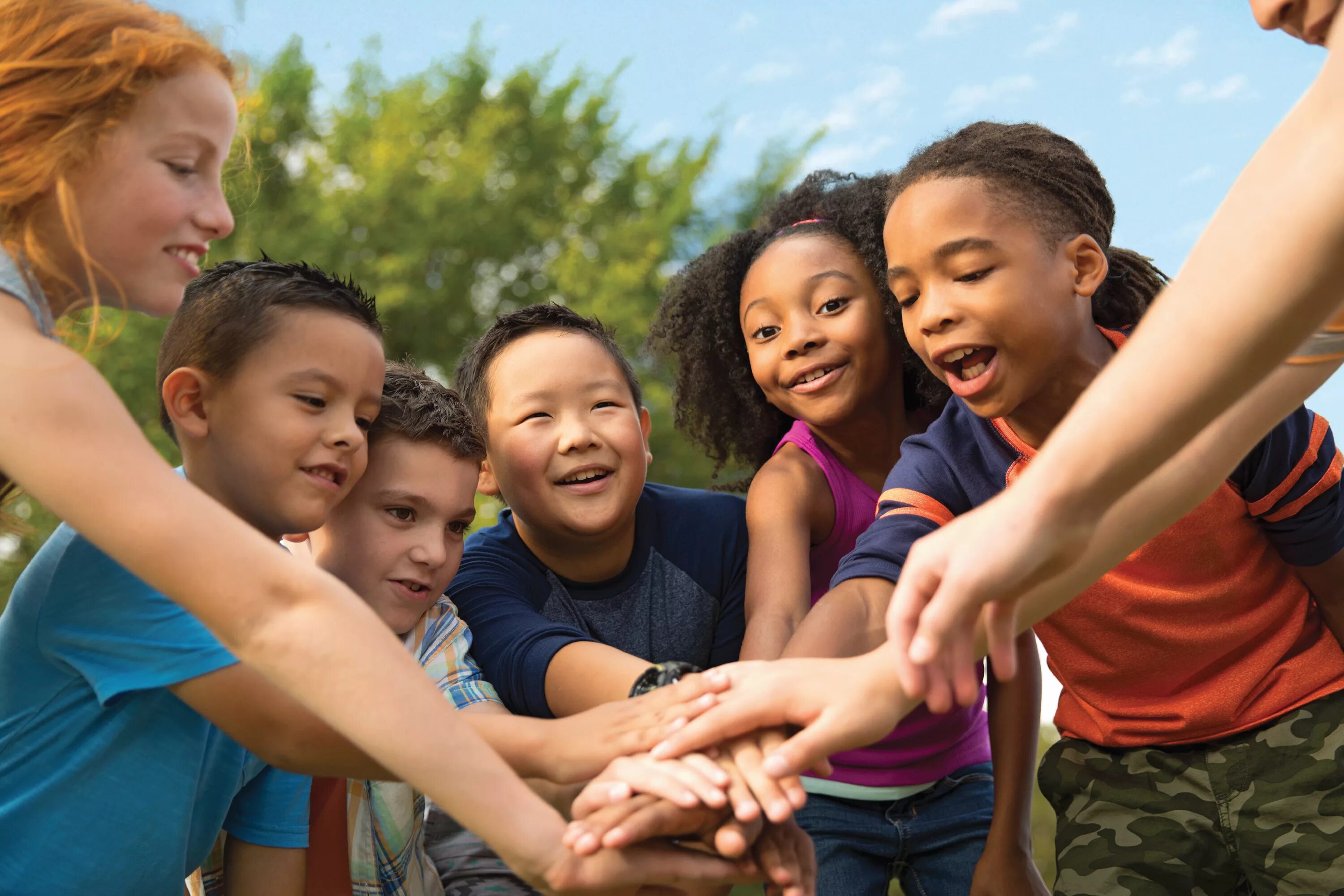 Счастливый ребенок. Kids Summer Camp. People from different Cultures. Summer School Kids. Kind community