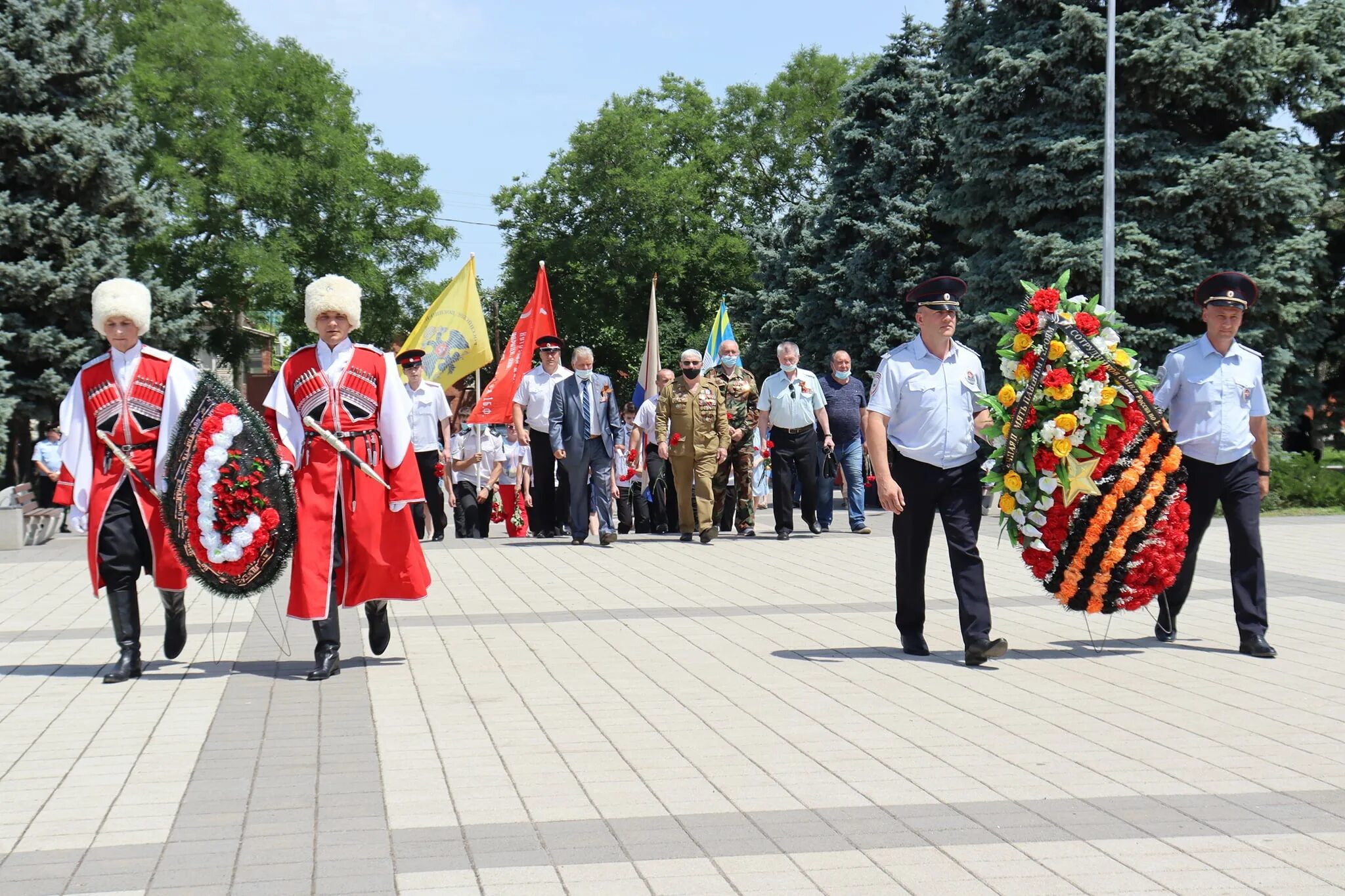 Главные новости ейска. Площадь революции Ейск. Парад Победы 2010 года в Ейске. ВОВ Ейска и Ейского района. 9 Мая город Ейск день Победы.