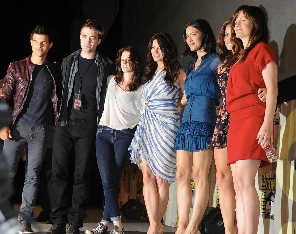 Фильм сумерки сага 6. Сумерки 7 дата выхода. Сумерки 3 часть лордфильм. Сумерки новая часть. Кино вампиры сумерки сага.