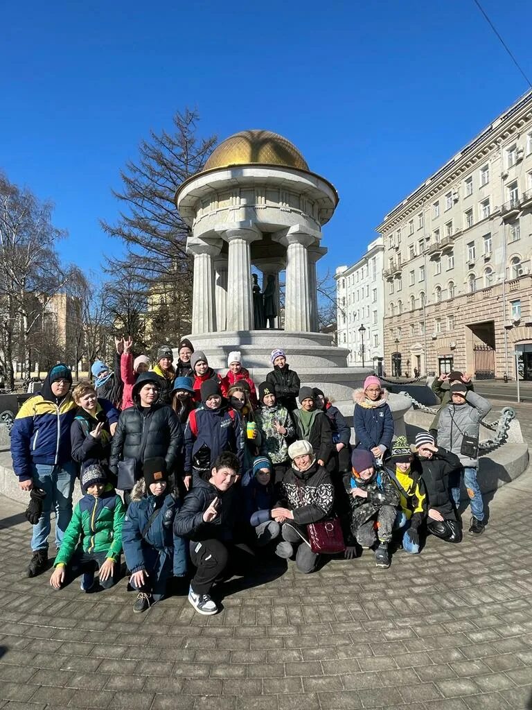 5 е декабря. Экскурсии по Москве. Школа Сервантеса музей крыло в Москве. Куча в Москве.