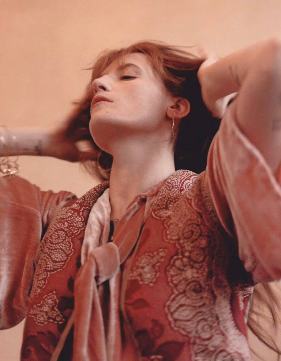 Florence the machine girl with one eye. Florence the machine gatsby. florence + the machine ню. florence the machine фото с концерта. girl with one eye florence the machine.