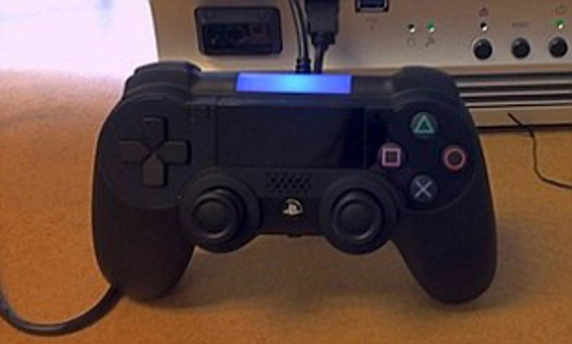 Ds4 не видит геймпад. Джойстик дуалшок 4. ps3 gamepad prototype. прототип 3 dualshock. 3 поколения геймпадов ps 1 ps 2 ps 5.