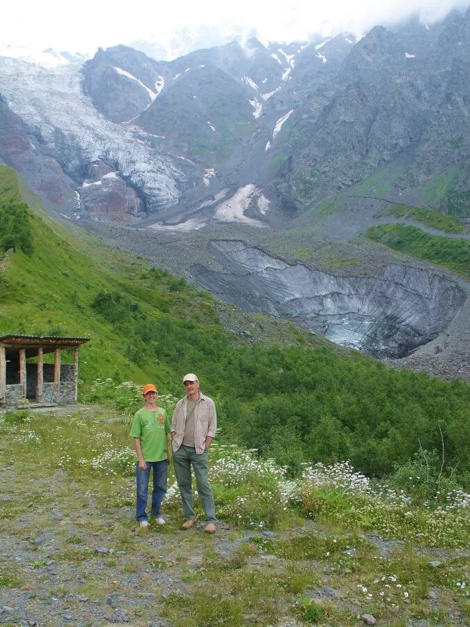 Погода ущелье. Цейский ледник Северная Осетия. Осетия Цейское ущелье. Цейском ущелье Северной Осетии. Ледник сказка Цейское ущелье.