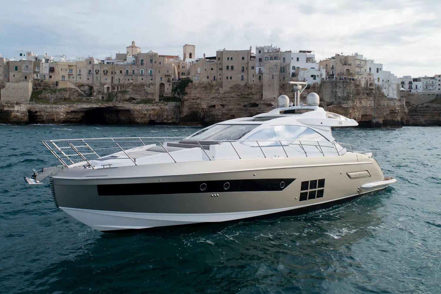 Яхта 6 метров. Azimut s6. яхта азимут с6. моторная яхта azimut 98. моторная яхта азимут 45.