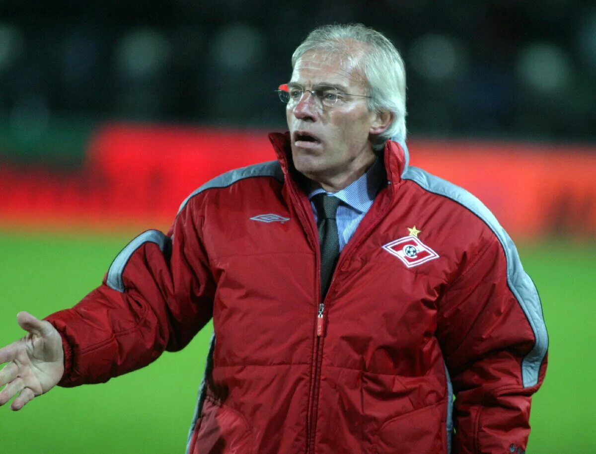 Каждый бывший тренер. Каждый бывший тренер. Гус хиддинк 2006. Бывший тренер тоттенхэма. Бывший тренер аквактикса.