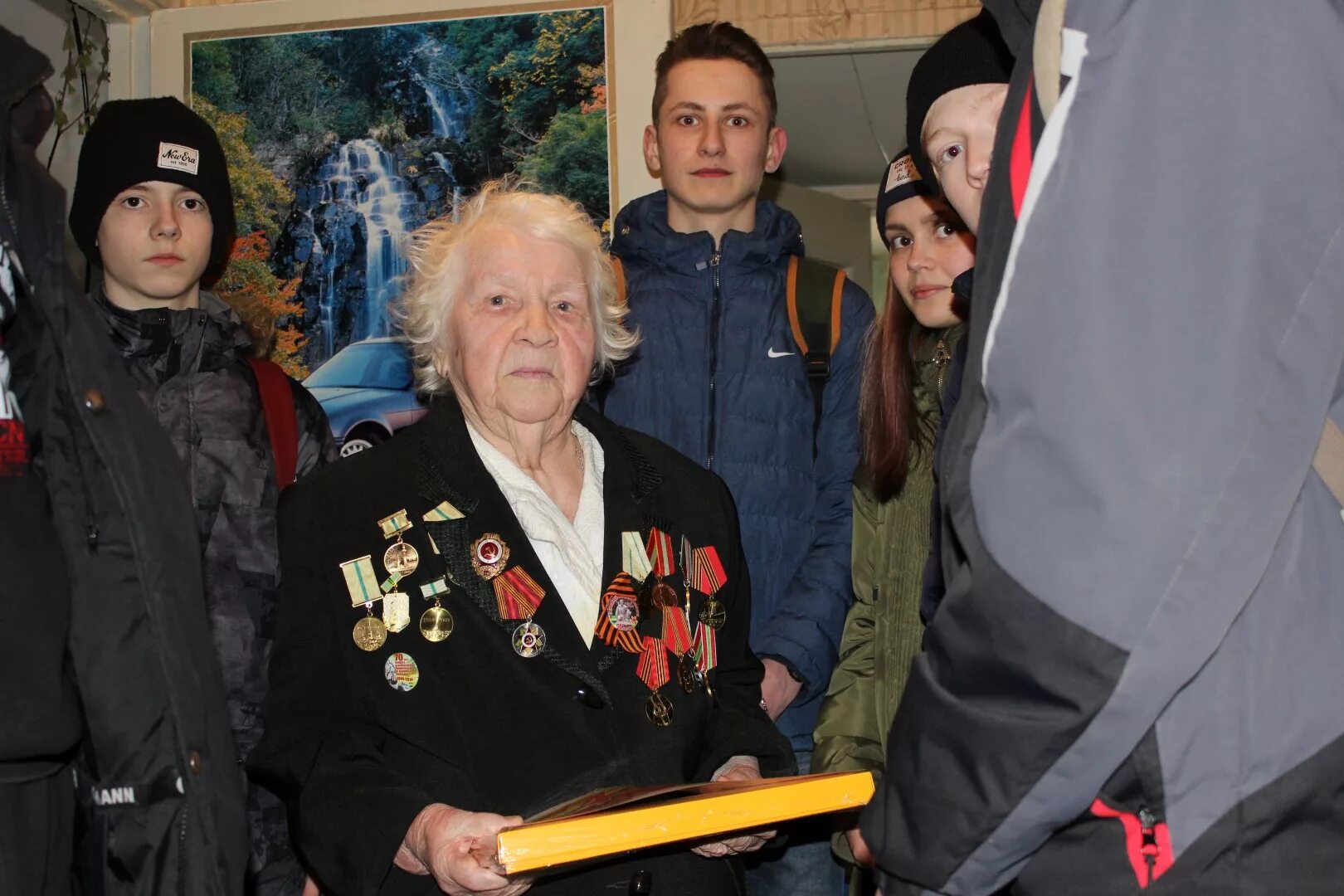 Помощь ветеранам. Ветераны добровольческий. Волонтеры победы и ветераны. Волонтеры и ветераны. Волонтеры и ветераны.