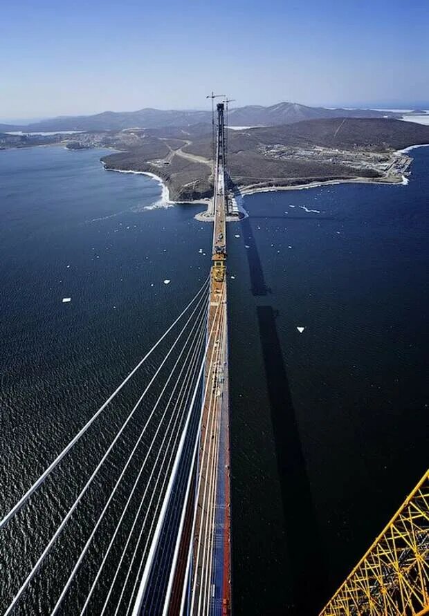 Длина моста на остров русский. Мост через Босфор Восточный Владивосток. Мост на остров русский во Владивостоке. Высота вантового моста в Владивостоке. Мост через пролив Босфор Восточный.