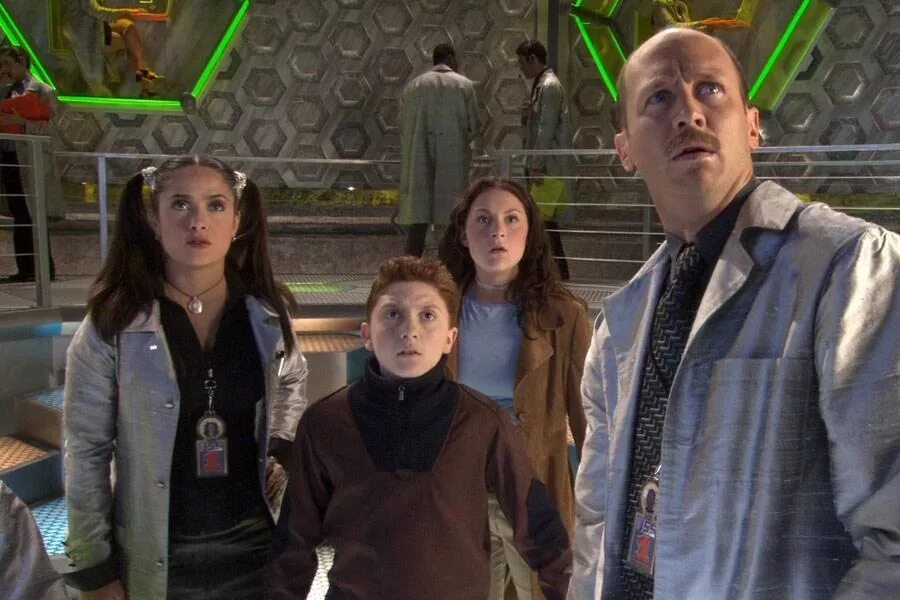 Spy kids 2001. Дэрил сабара дети шпионов 4. Дети шпионы роли. Кармен кортес взрослая. Антонио бандерас дети шпионов.