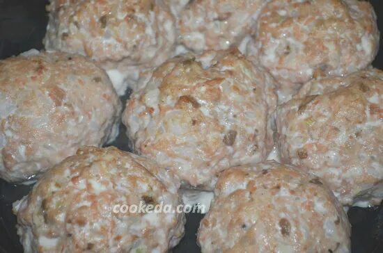 Шарики из красной рыбы. Тефтели из щуки приготовление. Тефтели из горбуши с рисом. Тефтели из горбуши. Тефтели из горбуши.