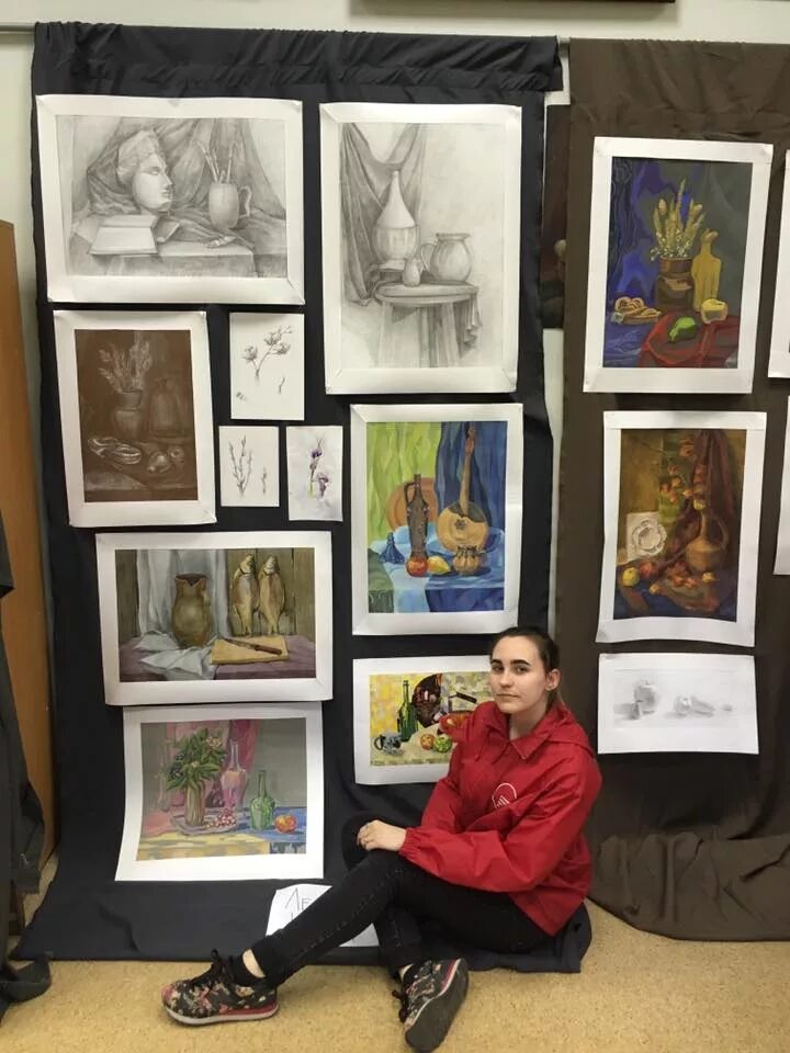 кисти и краски.