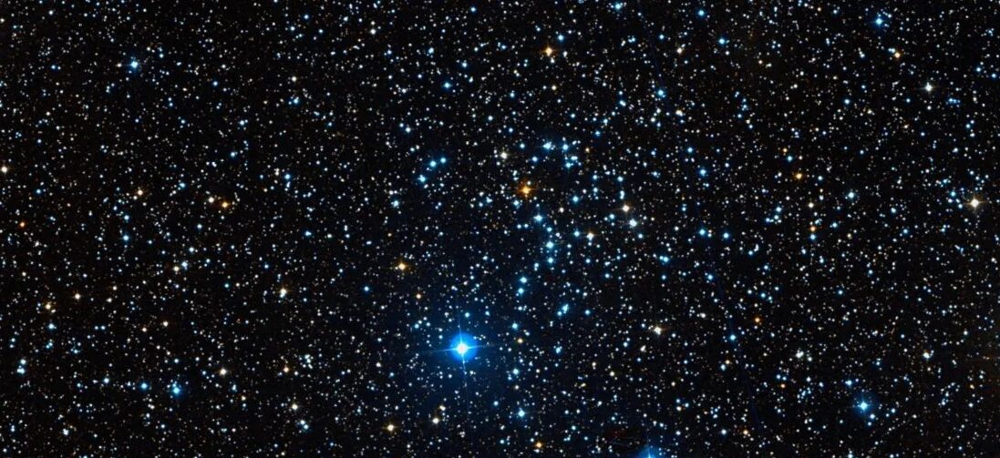 летящая звезда. блеск двух звезд. блеск двух звезд. сверкание звезд. фон звезды.