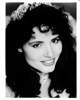 Slideshow young geena davis.