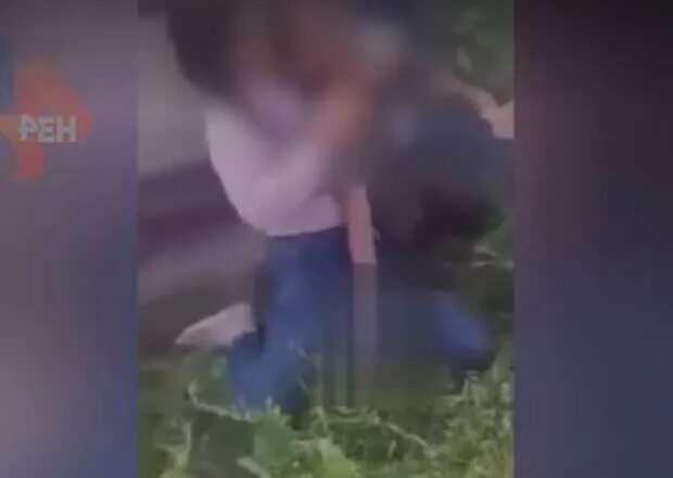 Мальчики издеваются девочки издеваются