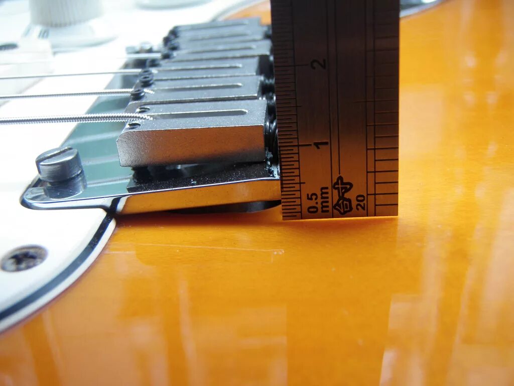 карточка для измерения высоты струн.