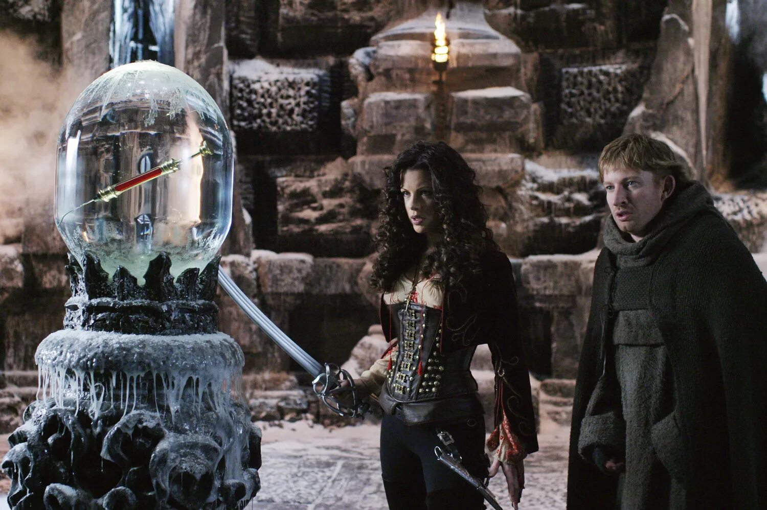 Ван хельсинг 2004. Ван хельсинг 2004. Вальхенсинг. Оборотень против дракулы ван хельсинг 2004. Хью джекман ван хельсинг 2004.