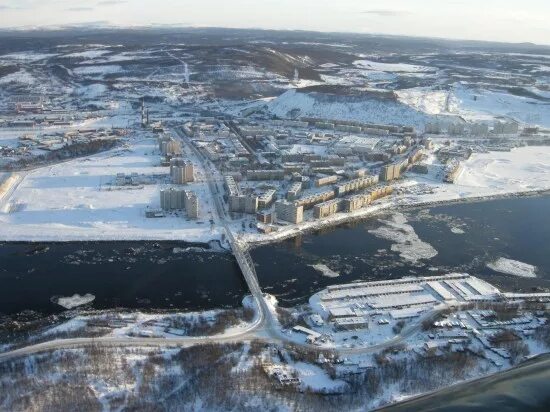 Город кола набережная. Кола мурманская область новости. Кола мурманская область новости. Набережная в коле мурманская область. Путный крест в коле мурманская область.