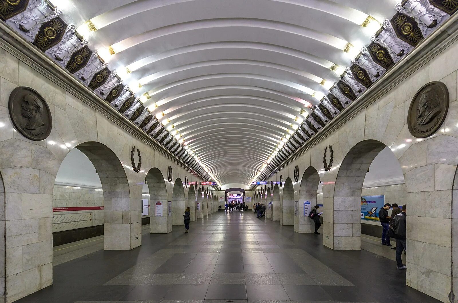 PM 81-717 8489 / Ligovskiy prospekt - Trainspo