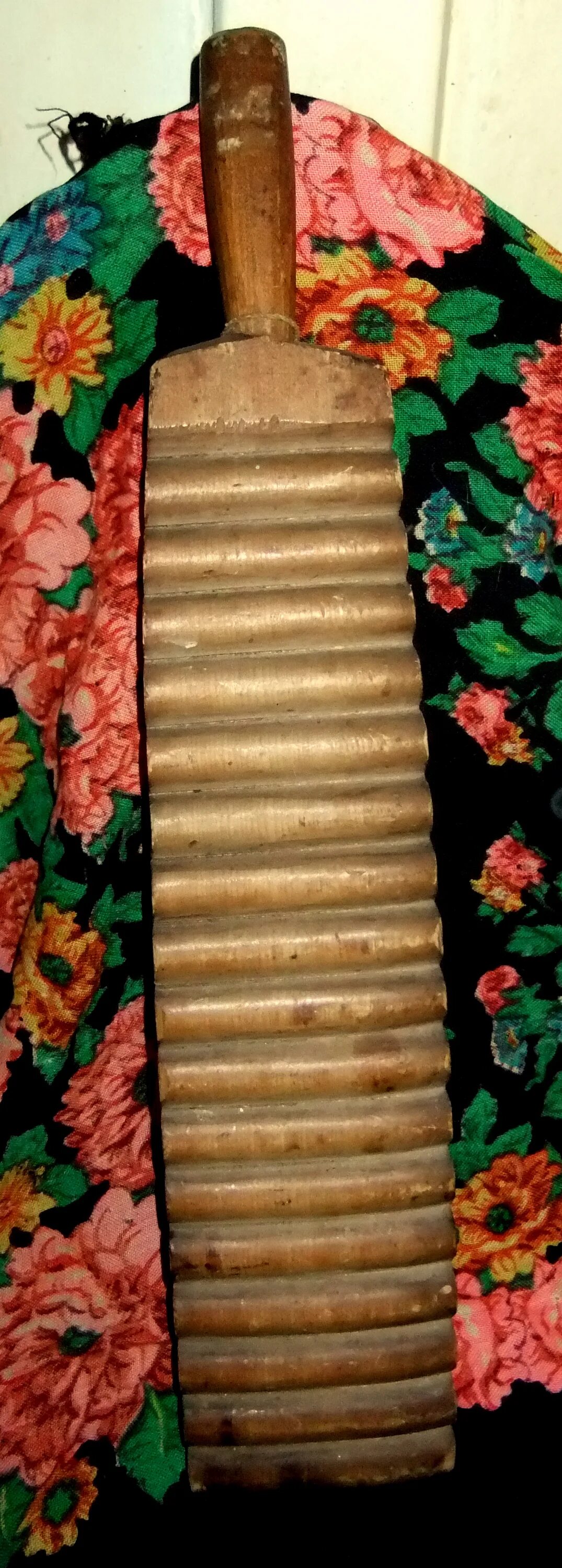 Рубель(ребрак, пральник). Старинный деревянный утюг Рубель. Рубель для глажки белья в старину. Рубель Валек музыкальный инструмент. Рубель для глажки