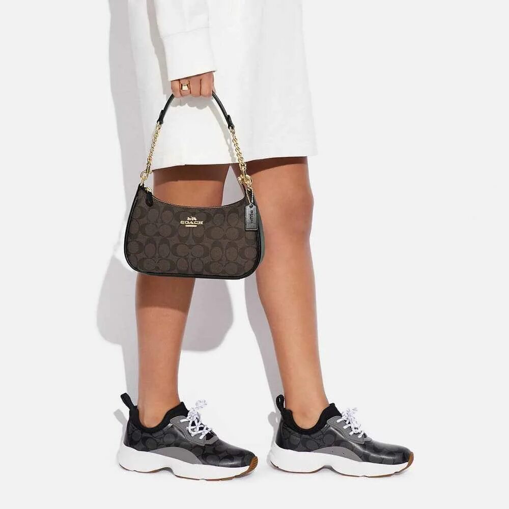 Шоппер coach. Сумка coach kleo hobo канва, новая. Сумка coach mini. Coach revel bag расцветки. Coach signature canvas сумка.