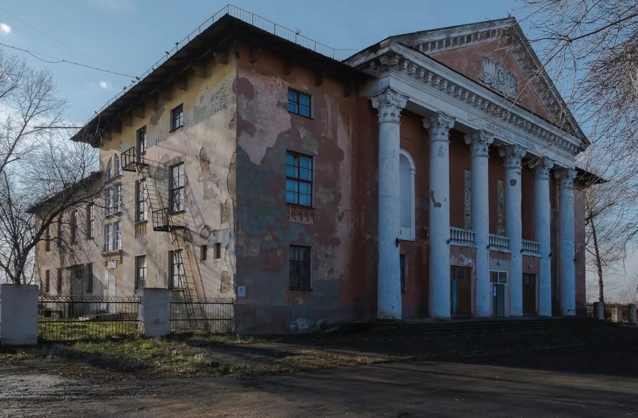 Вахрушева поселок. Поселок Вахрушево Копейск. Дворец культуры поселок Вахрушево Луганская обл. Посёлок Вахрушево Челябинская область. Дом культуры Вахрушево Копейск.