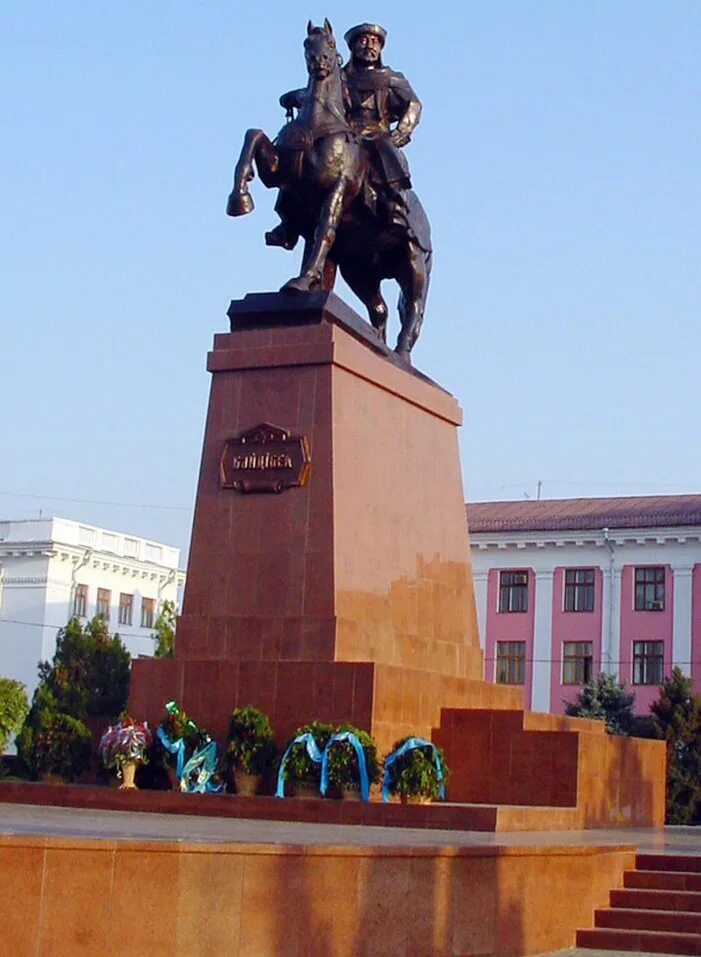 Шымкент тараз. Тараз памятники. Жамбыл город в Казахстане. Тараз Джамбул. Город Тараз площадь.