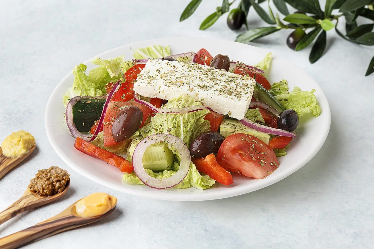 Греческий классик. Греческий салат Хориатики. Хорьятики греческий. Greek Salad(греческий салат). Салат греческий амуш Буш.