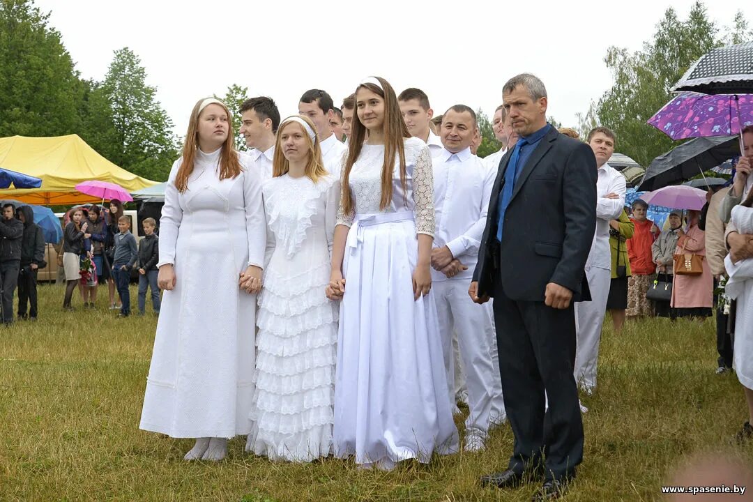 Церковь спасение барановичи прямая. Церковь спасения Барановичи. Беларусь Церковь спасение. Церковь Ковчег крещение.