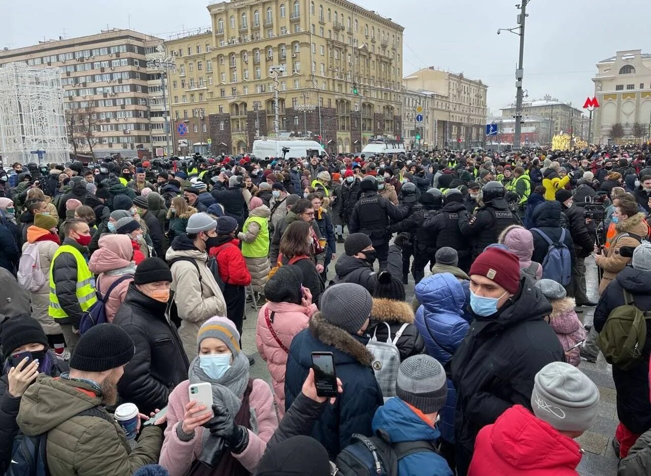 Часто бываешь в москве. Митинг 23 января 2021 Москва. Пушкинская площадь 2017 митинг. Митинг Навального 2021 в Москве. Митинг Навального 23 января 2021 Москва.