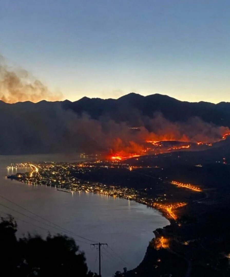Лесные пожары в испании. Пожар в греции 2018. Пожары в греции. Пожары в греции. Пожары в греции 2021.