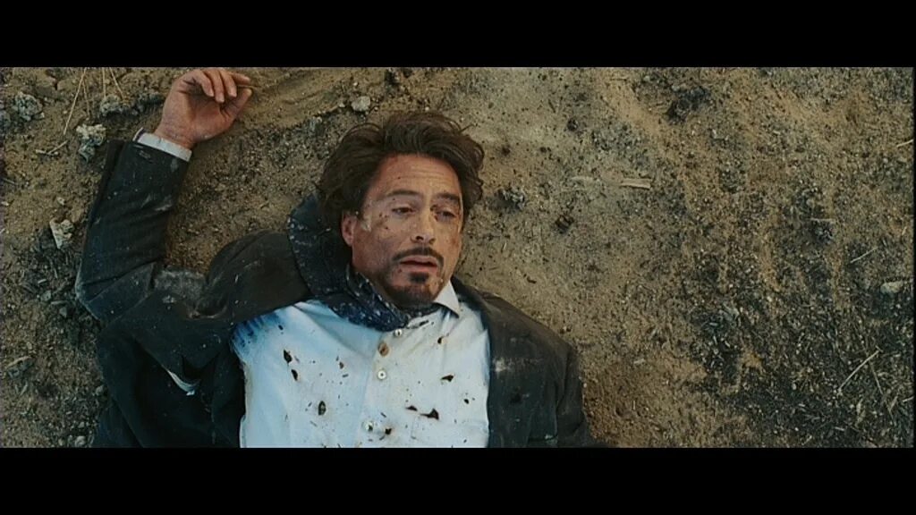 Тони ранен. Тони ранен. Тони ранен. Тони старк кует железо. Костюм тони старка разбитый.