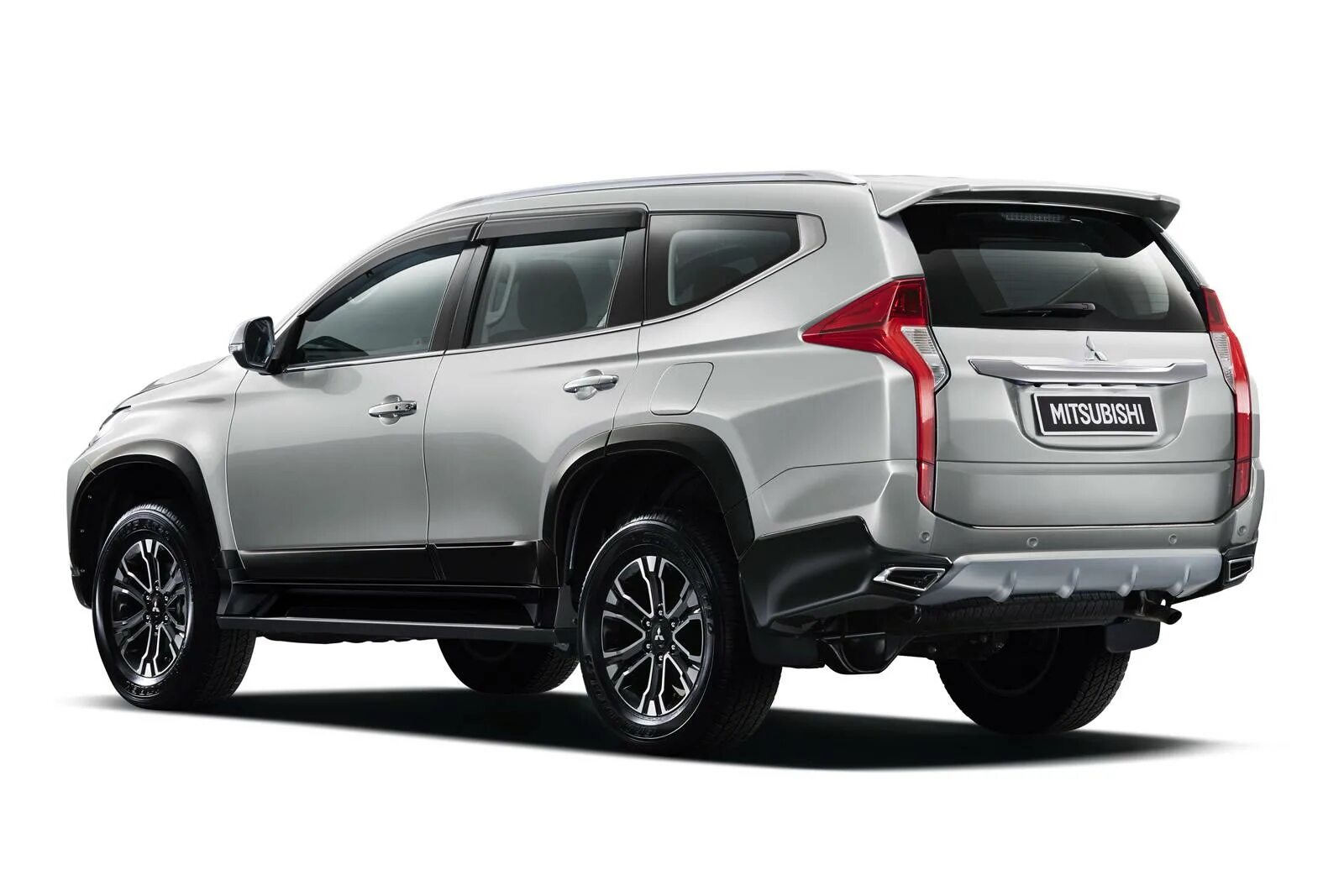 Мицубиси паджеро спорт москве. Mitsubishi Pajero Sport 3. Mitsubishi Pajero Sport 2015. Mitsubishi Pajero Sport 2016. Mitsubishi Pajero Sport 2018.