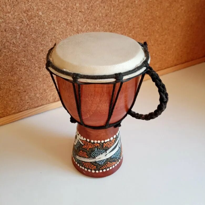 Там-там инструмент барабан. Африканский барабан. ТАМТАМ музыкальный инструмент. Тамтамы барабаны.