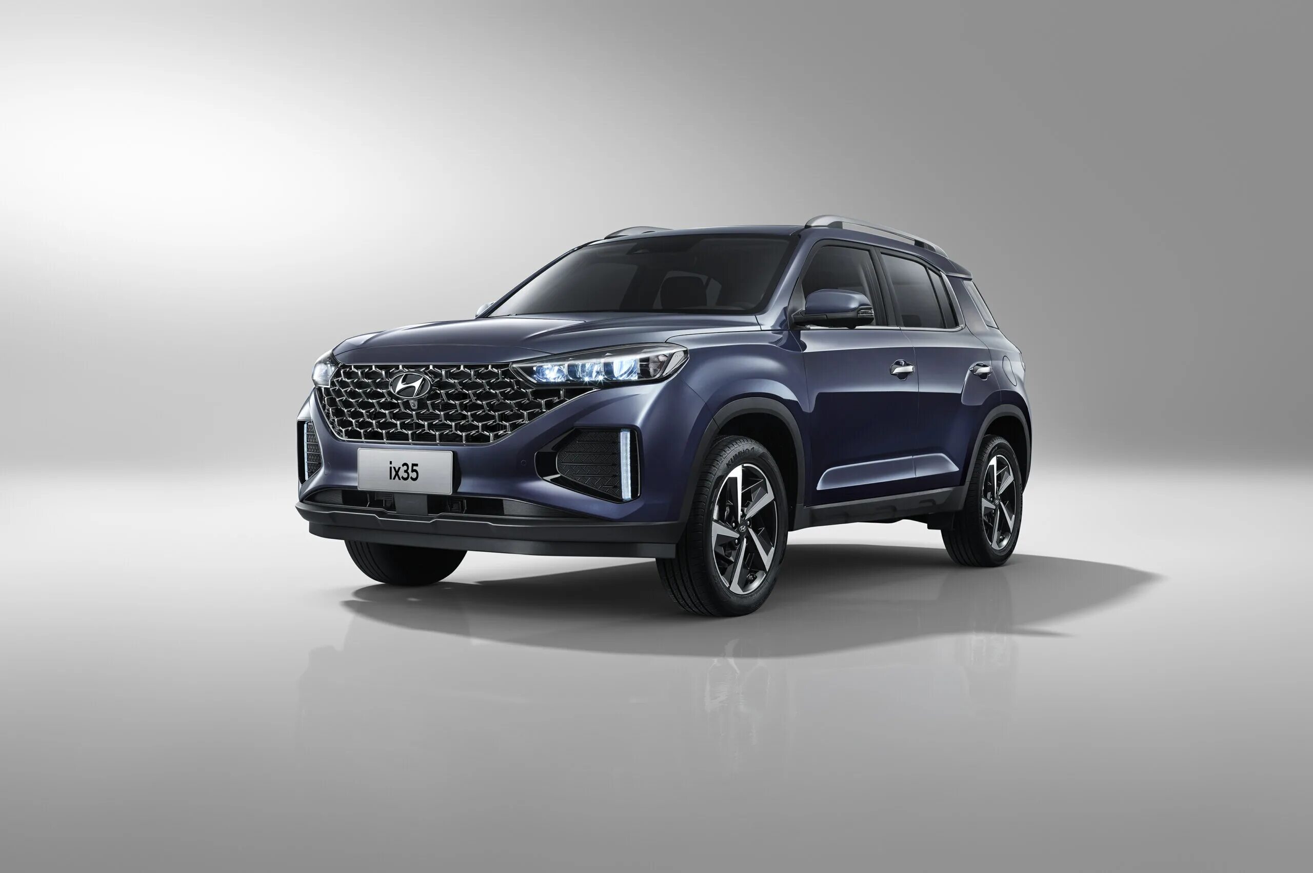 2016 Hyundai Tucson Fuel Cell Image. Photo 1 of 24