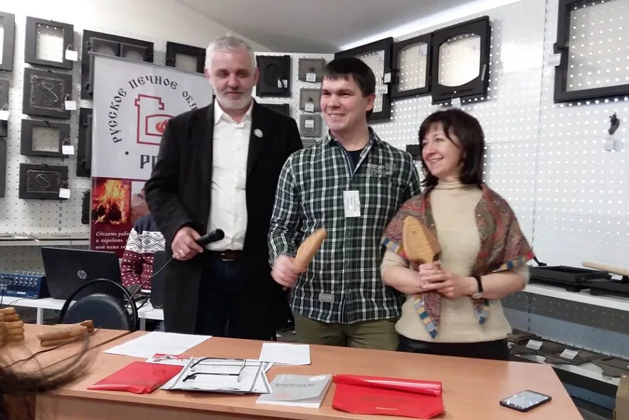 Печар магазин сыктывкар. Кировская коммерческая компания магазин. Печар киров официальный сайт. Тк универсал киров. Визитка печника.